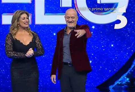 zelig stasera canale 5 replica